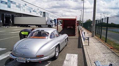 Mercedes 300 SL gris 3/4 arrière droit chargement