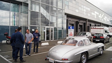 Mercedes 300 SL gris 3/4 arrière droit