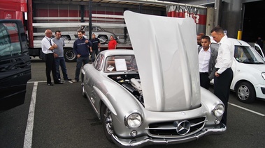 Mercedes 300 SL gris 3/4 avant droit capot ouvert