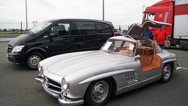 Mercedes 300 SL gris 3/4 avant gauche porte ouverte