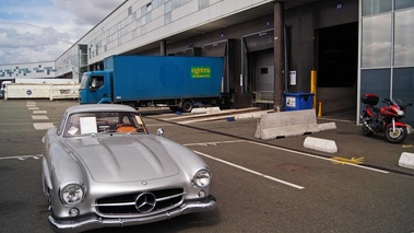 Mercedes 300 SL gris face avant 2