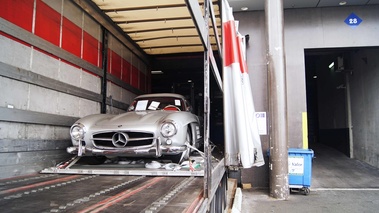 Mercedes 300 SL gris face avant déchargement