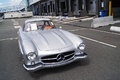 Mercedes 300 SL gris face avant penché