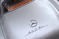 Mercedes 300 SL gris logo coffre