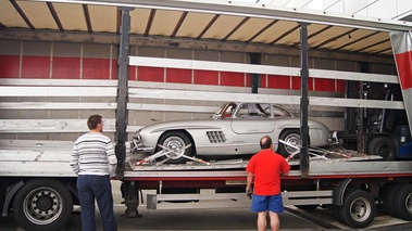 Mercedes 300 SL gris profil déchargement