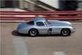 Mercedes 300 SL grise de profil.