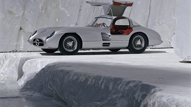 Mercedes 300 SLR grise profil portes ouvertes