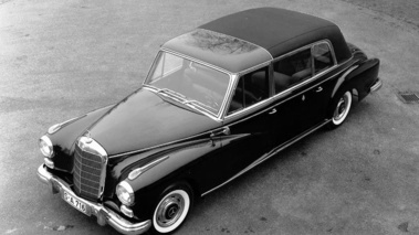 Mercedes 300D Landaulet, noire, Papamobile, plongée avg