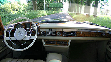 Mercedes 600 gris intérieur