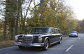 Mercedes 600 LWB noir 3/4 avant gauche & Maybach 62 grise/anthracite face avant travelling 2