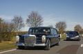 Mercedes 600 LWB noir 3/4 avant gauche & Maybach 62 grise/anthracite face avant travelling