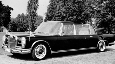 Mercedes 600 Pullman, noire, Papamobile, 3-4 avg