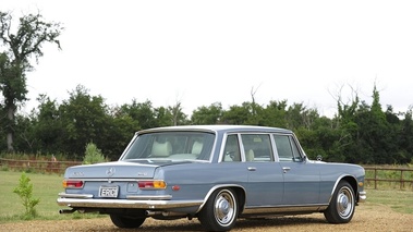 Mercedes-Benz 600 1970, bleue, le King 3-4 ar drt