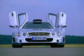 Mercedes CLK GTR gris face avant portes ouvertes