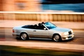 Mercedes E 36 AMG Cabriolet gris 3/4 avant droit filé vue de haut