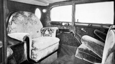 Mercedes Nurburg 460, noire, Papamobile, trone