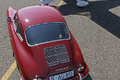 Porsche 356 S rouge 3/4 arrière gauche vue de haut debout