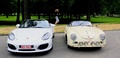 Porsche 356 Speedster beige & Boxster Spyder blanc face avant