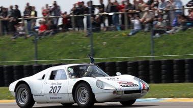 Porsche 904, blanche 3/4 avant droit