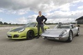 Porsche 904 GTS gris & Cayman R vert 3/4 avant gauche 4