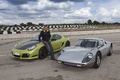 Porsche 904 GTS gris & Cayman R vert 3/4 avant gauche