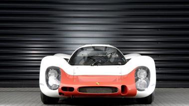 Porsche 908 blanc face avant