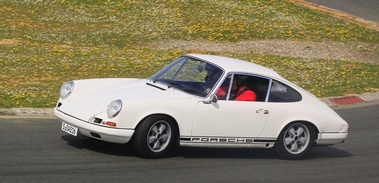 Porsche 911 2.0 R blanche, action gche