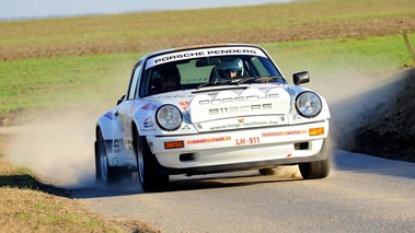 Porsche 911 SC RS blanc 3/4 avant droit penché 4