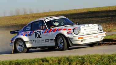 Porsche 911 SC RS blanc 3/4 avant droit penché 6