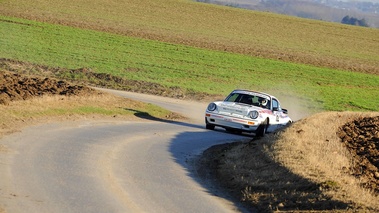 Porsche 911 SC RS blanc 3/4 avant gauche penché 2