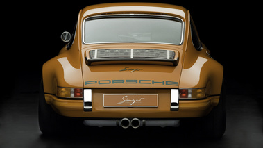 Porsche 911 Singer orange arrière 