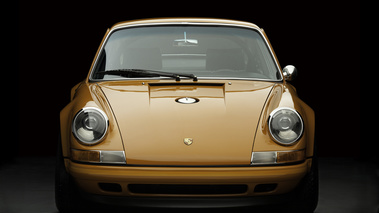 Porsche 911 Singer Orange face avant