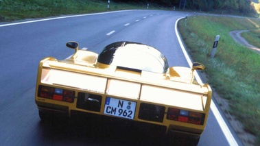 Porsche Dauer 962 jaune vue arrière 