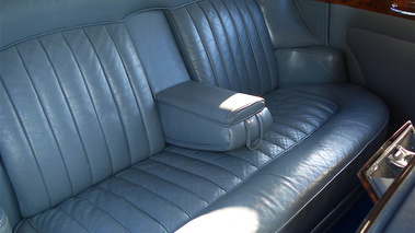 Rolls Royce Silver Cloud III grise banquette arrière 