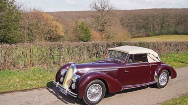 Talbot-Lago T26 Record cabriolet bordeaux 3/4 avant gauche capoté