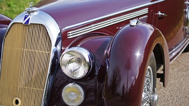 Talbot-Lago T26 Record cabriolet bordeaux phares avant