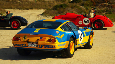 Ferrari 365 GTB4, jaune+bleue, ard