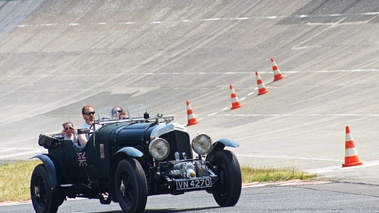 Bentley Blower vert 3/4 avant droit