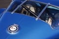 Chevrolet Corvette C2 Stingray bleu trappe à essence