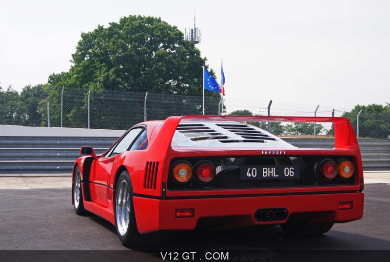 Ferrari F40 rouge 3/4 arrière gauche / Autodrome Héritage Festival 2011 / Classic Driver / Les ...