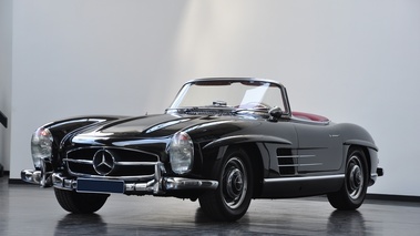 Mercedes Benz 300 SL, noir 3-4 avg