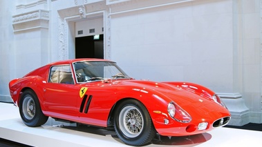 Ferrari 250 GTO rouge 3/4 avant droit