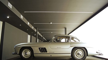 Mercedes 300 SL gris profil