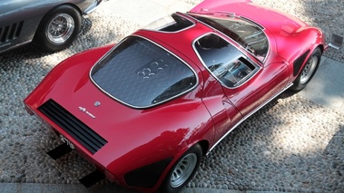 Alfa Romeo 33 Stradale, rouge, plongée