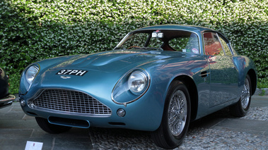Aston Martin DB4 GT Zagato bleu 3/4 avant gauche