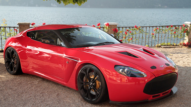 Aston Martin V12 Vantage Zagato rouge 3/4 avant droit