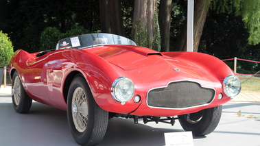 Vente RM Auctions - Arnolt-Bristol Bolide rouge 3/4 avant droit