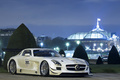 Mercedes SLS AMG blanc 3/4 avant droit