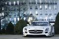 Mercedes SLS AMG blanc face avant