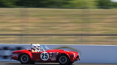 AC Cobra rouge 3/4 avant droit filé